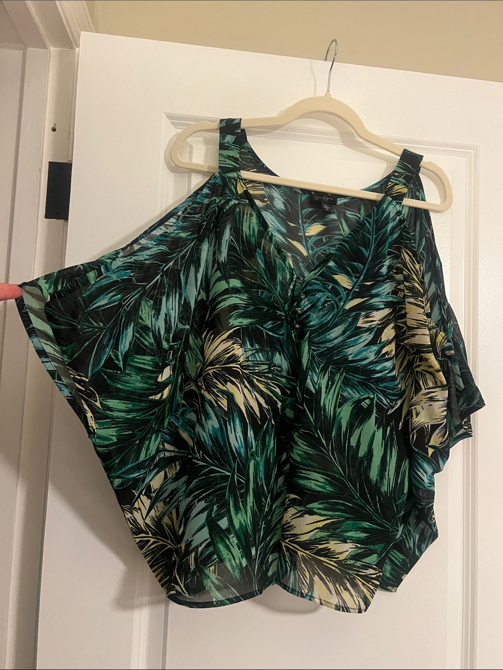 Jessica Simpson Green Tropical Cold-Shoulder Tunic